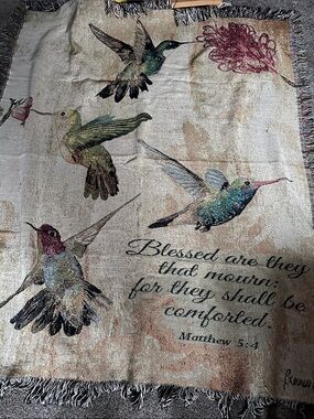 Hummingbird Wall Tapestry with Matthew 5:4 - Cream and Green